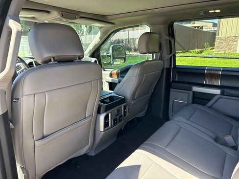 Used 2018 Ford F150 Lariat w/ Equipment Group 502A Luxury AWD/4WD image 15
