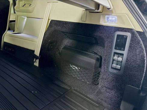 New 2026 Land Rover Range Rover Long Wheelbase SE image 24