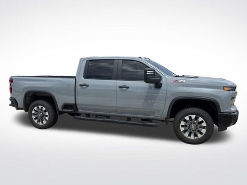 Used 2025 Chevrolet Silverado 2500 Custom w/ Custom Value Package AWD/4WD image 5