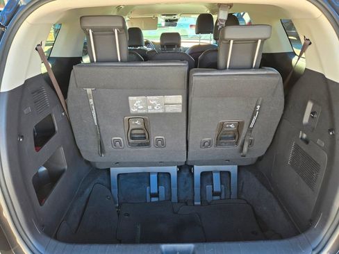 Used 2024 Kia Carnival LX FWD image 11