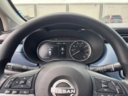 Used 2025 Nissan Versa SV FWD image 33