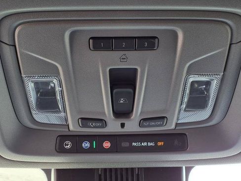 Used 2025 GMC Sierra 1500 SLT w/ SLT Premium Plus Package AWD/4WD image 17