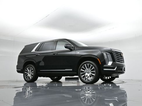 Used 2026 Cadillac Escalade Platinum Luxury image 4