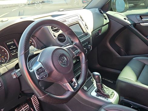 Used 2016 Volkswagen Tiguan R-Line FWD image 8