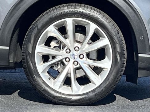 Used 2021 Ford Explorer Platinum w/ Equipment Group 601A AWD/4WD image 28