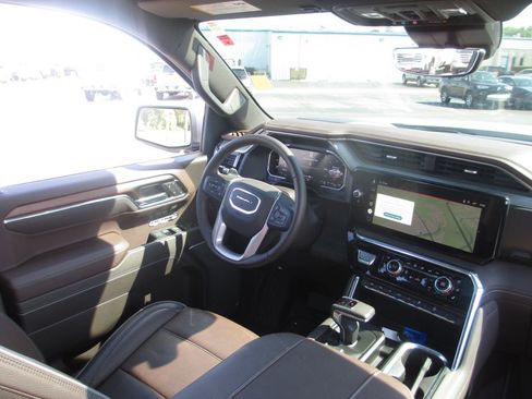 Used 2026 GMC Sierra 1500 Denali w/ Denali Reserve Package AWD/4WD image 28