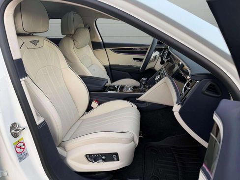 Certified 2024 Bentley Flying Spur V8 image 27
