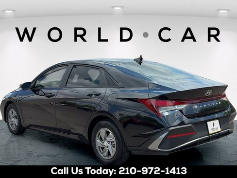 Used 2025 Hyundai Elantra SE FWD image 5