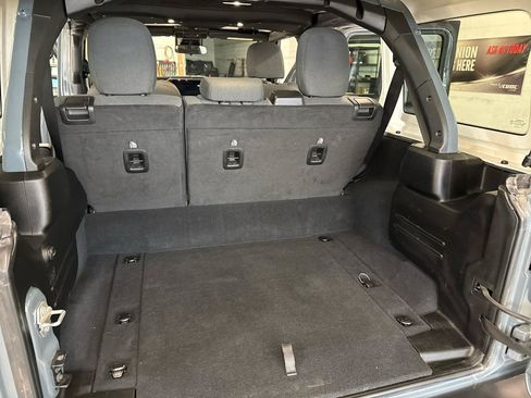 Used 2024 Jeep Wrangler Unlimited AWD/4WD image 44
