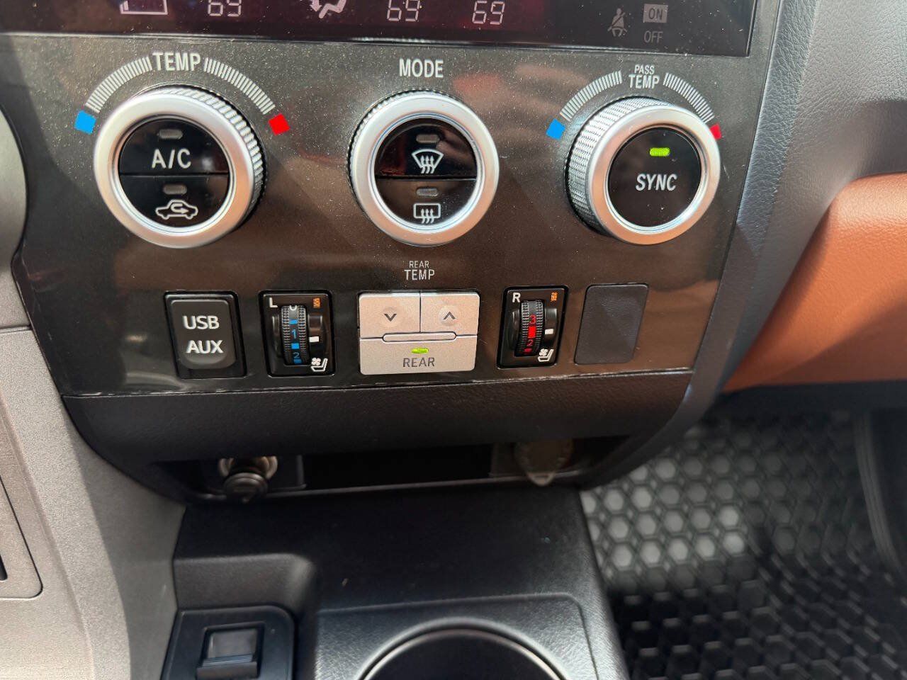 Used 2016 Toyota Sequoia Platinum AWD/4WD image 32