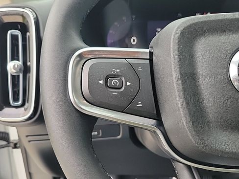 Used 2023 Volvo XC40 B4 Plus w/ Driver Assist Package image 19