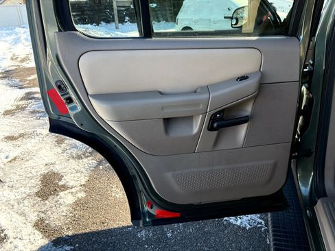 Used 2002 Ford Explorer XLT image 12