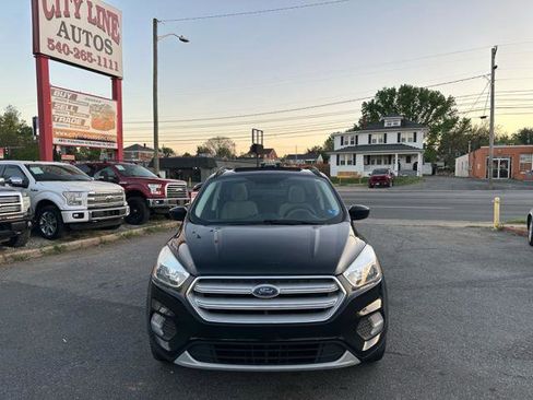 Used 2018 Ford Escape SE image 3