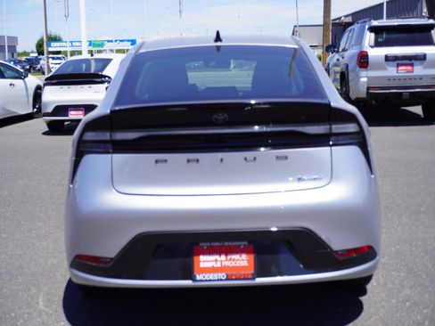 New 2026 Toyota Prius Plug-In Hybrid FWD image 9