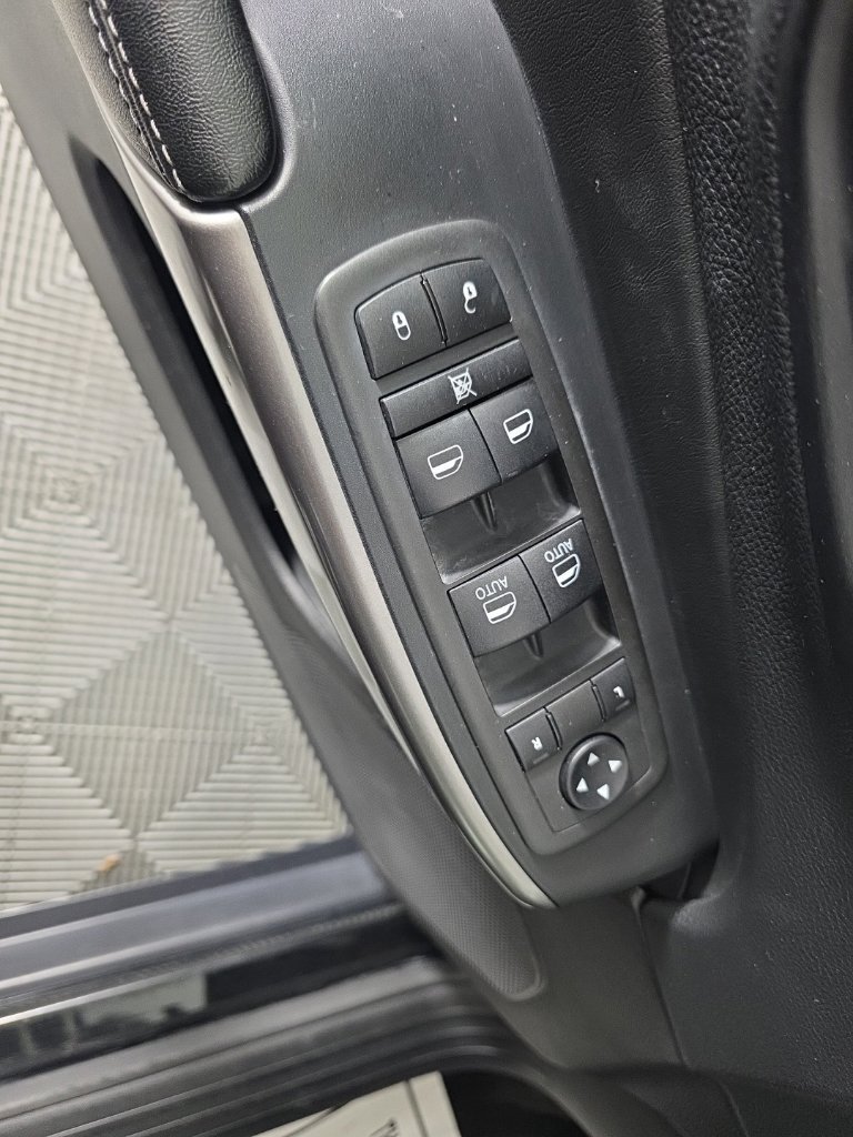 Used 2021 Jeep Cherokee Latitude Lux w/ Comfort/Convenience Group AWD/4WD image 12