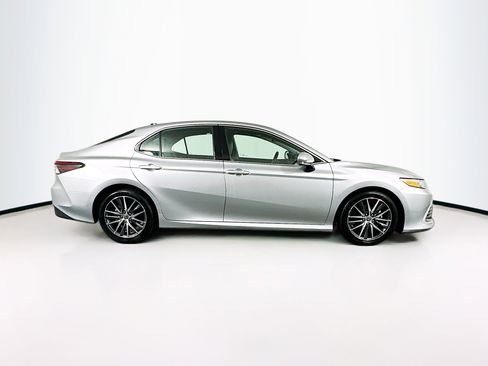 Used 2023 Toyota Camry XLE w/ Navigation Package image 10