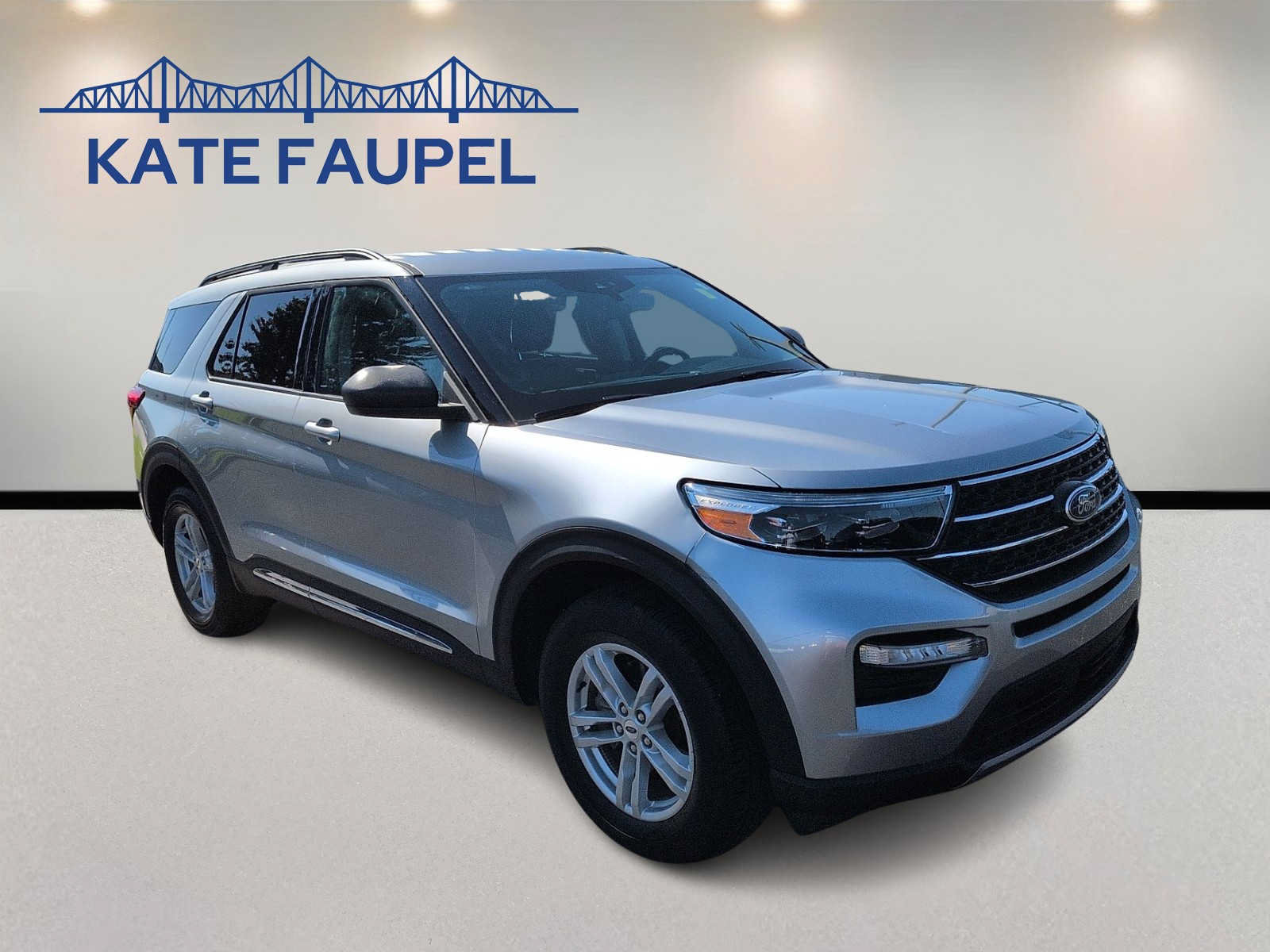 Certified 2024 Ford Explorer XLT w/ Equipment Group 202A AWD/4WD image 1