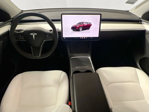 Used 2024 Tesla Model Y Long Range AWD/4WD image 29