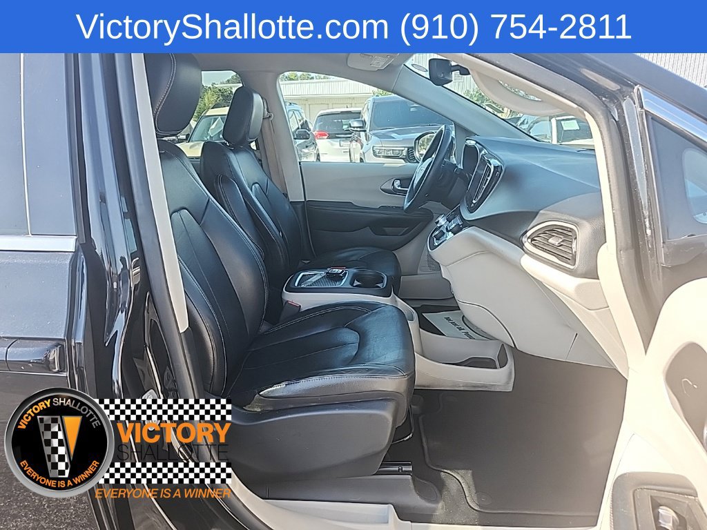 Certified 2022 Chrysler Pacifica Touring-L FWD image 35