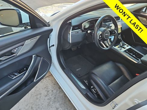 Used 2022 Jaguar XF SE RWD image 10