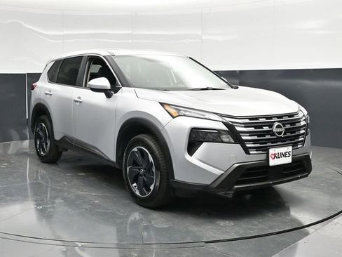 Used 2025 Nissan Rogue SV AWD/4WD image 1