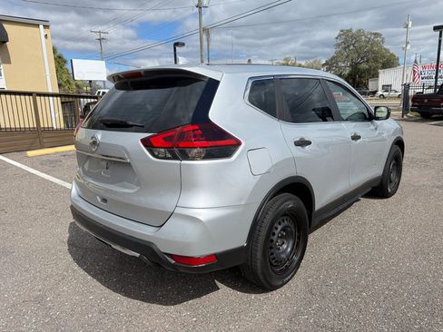 Used 2018 Nissan Rogue S image 5