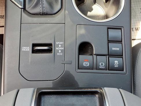 Used 2025 Toyota Highlander LE FWD image 22