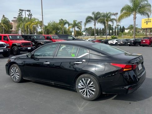 Used 2025 Nissan Altima 2.5 SV image 5