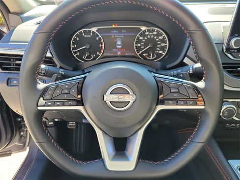 Used 2025 Nissan Altima 2.5 SR image 18