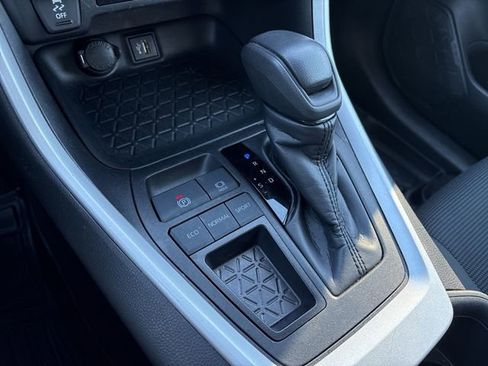 Used 2024 Toyota RAV4 LE image 17