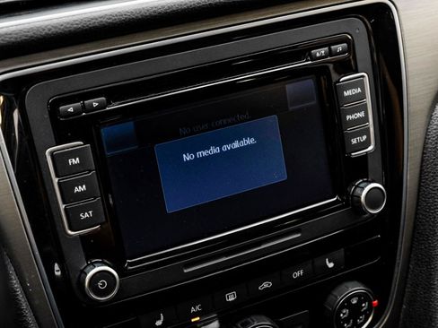 Used 2015 Volkswagen Passat TDI SE FWD image 33