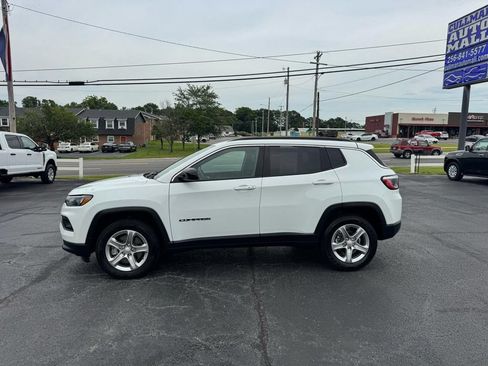 Used 2024 Jeep Compass Latitude AWD/4WD image 2