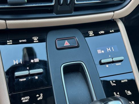 Used 2025 Porsche Macan image 21