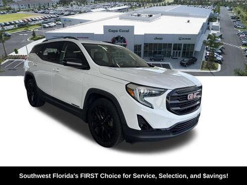 Used 2020 GMC Terrain SLT w/ Preferred Package FWD image 2