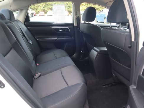 Used 2016 Nissan Altima 2.5 SR w/ LED Appearance Package image 39