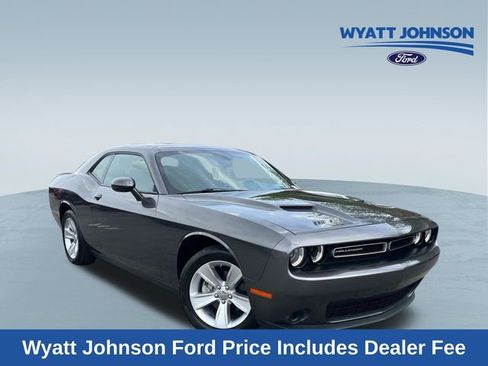 Used 2023 Dodge Challenger SXT RWD image 1