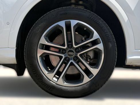 Certified 2025 Audi Q5 Premium w/ Convenience Package AWD/4WD image 11