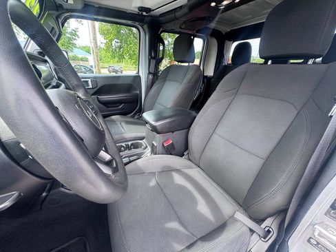Used 2023 Jeep Gladiator Sport AWD/4WD image 13