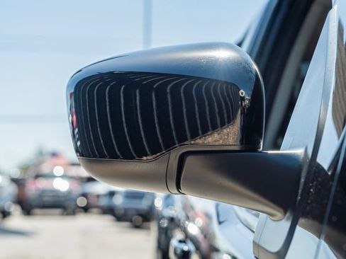 Used 2022 Nissan Frontier SV image 12