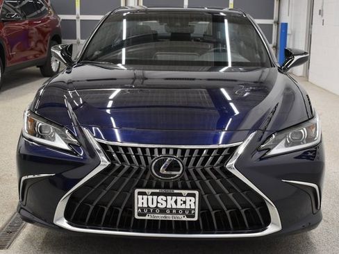 Used 2024 Lexus ES 350 image 3