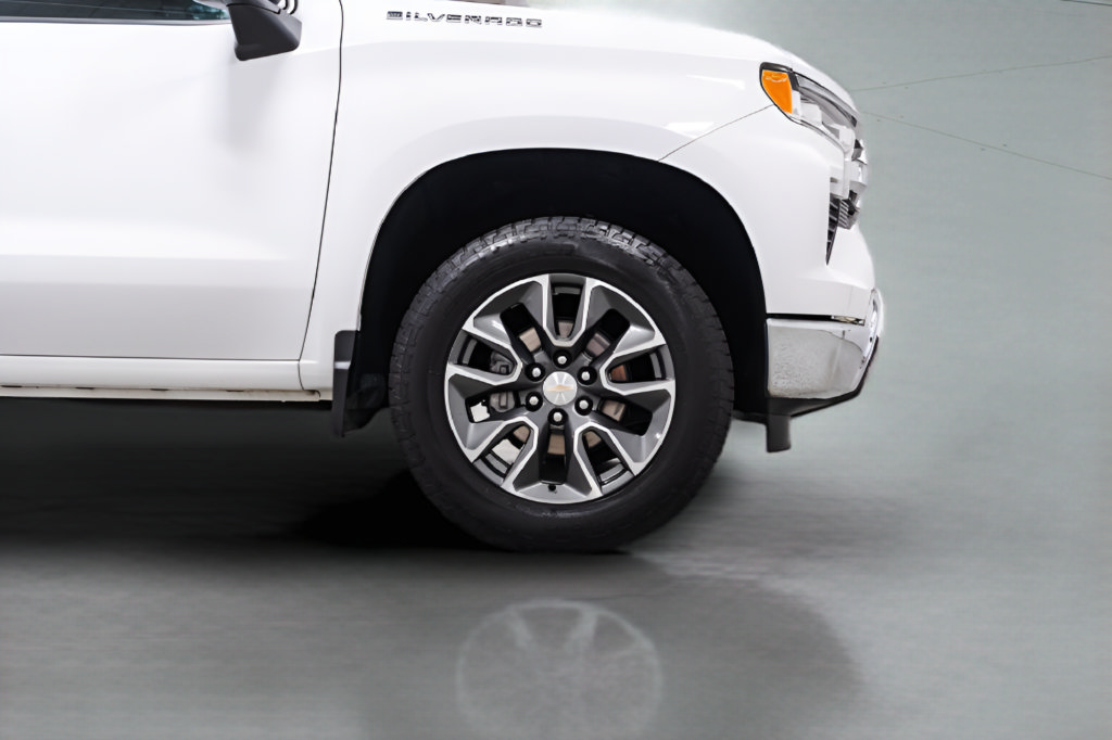 Used 2023 Chevrolet Silverado 1500 LT AWD/4WD image 7