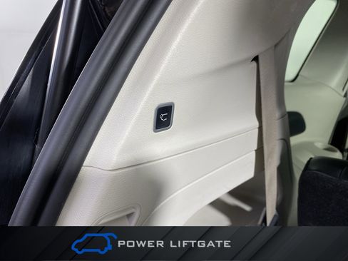 Used 2024 Chrysler Pacifica Touring-L image 35