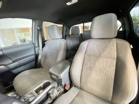 Certified 2019 Toyota Tacoma TRD Sport AWD/4WD image 14