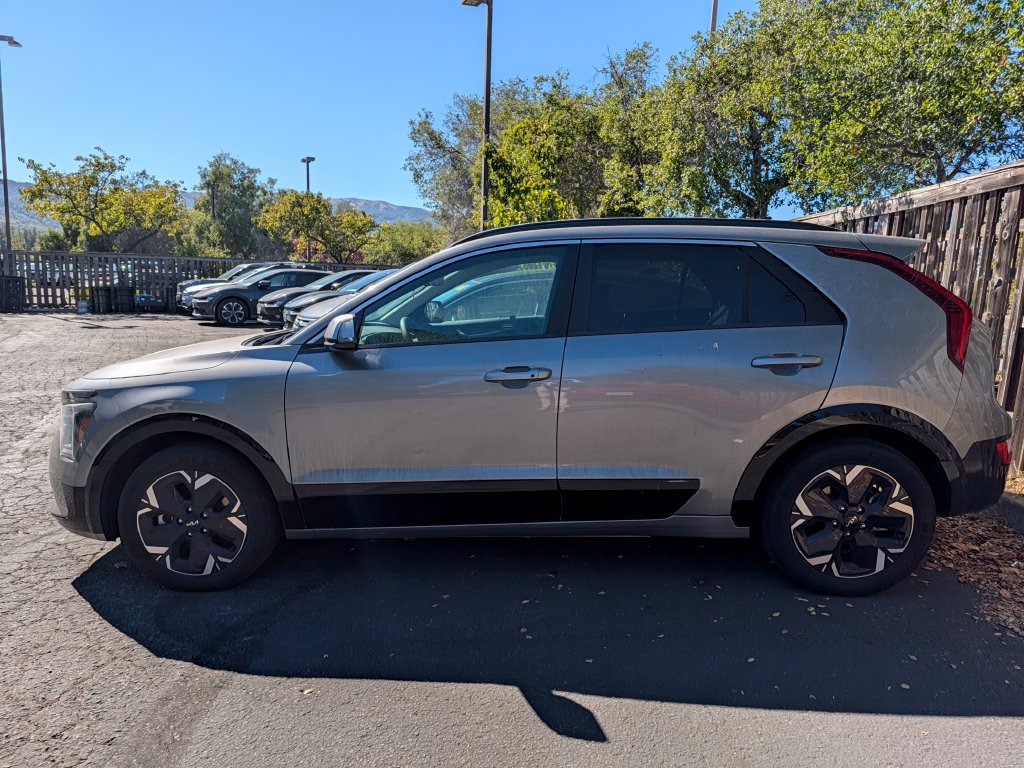 Used 2024 Kia Niro Wind FWD image 2
