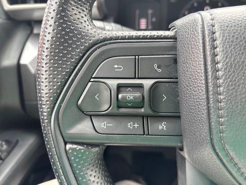 Certified 2025 Toyota Tacoma SR5 AWD/4WD image 18
