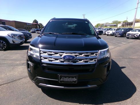 Used 2018 Ford Explorer XLT w/ Equipment Group 202A AWD/4WD image 5
