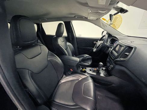 Used 2019 Jeep Cherokee Latitude Plus image 24