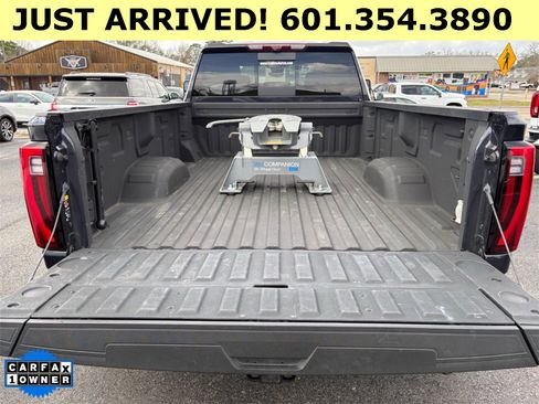 Used 2024 GMC Sierra 3500 Denali w/ Technology Package image 17