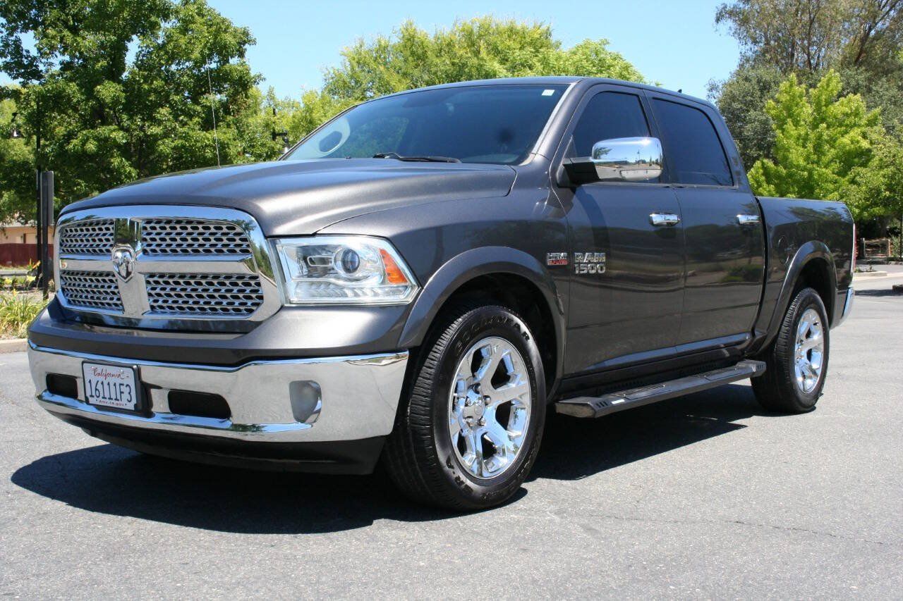 Used 2017 RAM 1500 Laramie AWD/4WD image 9