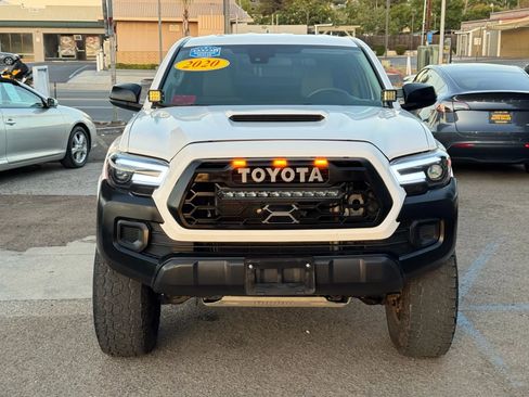 Used 2020 Toyota Tacoma SR image 4